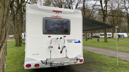 Elliot – Spacious 5-person Ford Trigano Elliot