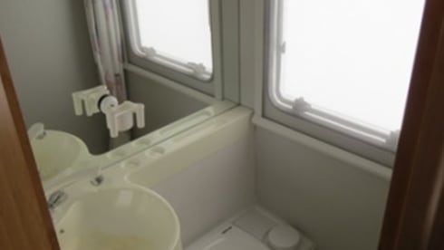 nooitgedacht – Beautiful compact alcove camper with bicycle rack, camper is as new, 120000 km