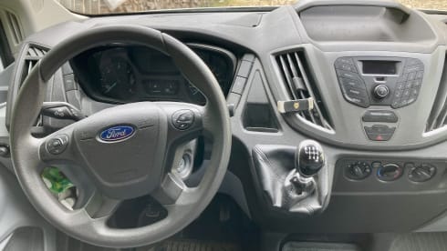 Blackie – 2p Ford bus from 2017