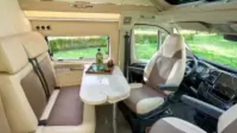 Easy Rider Off the Grid de Luxe nr 4  – Beautiful 3-person camper with automatic transmission and swing-away bicycle rack