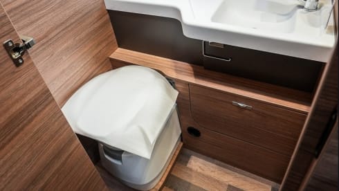 weins – Weinsberg CaraSuite 700 ME Automatic Very luxurious KM free!