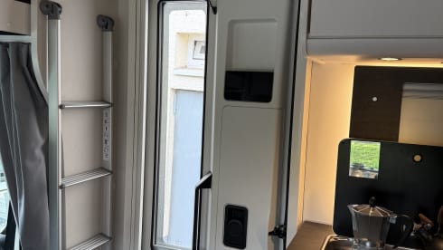 Tom & Mel – 🏝️ - OUT TIME - 🏞️