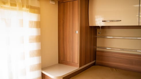 Luxe  4p camper – 4p Ford semi-integrated uit 2015