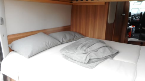 Weinsberg Carabus 601, 4 sleeping 4 seats, with awning.