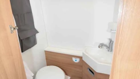 Bronckhorst Grijs – Beautiful Sun Living with length beds - Bronckhorst Campers