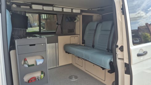Betty Blu – 2014 - 4 berth Pop Top Volkswagen campervan