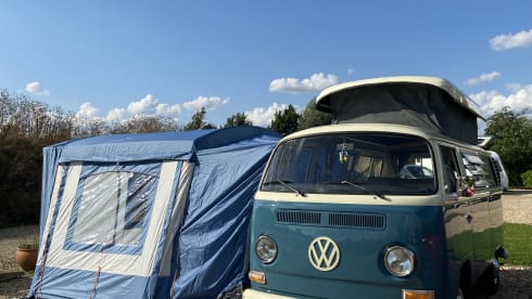 Daisy – Iconic Blue 1970s VW Camper