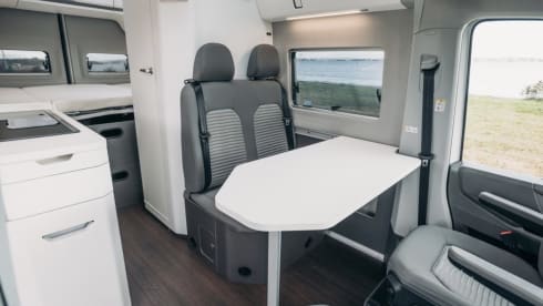 4 personen  – 4p VW GRAND CALIFORNIA automatic all luxury toilet and shower BJ 2022