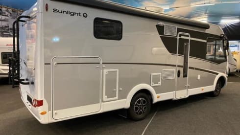 7 – Luxurious, spacious camper with single beds!