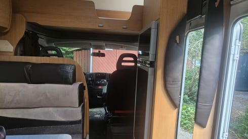 Adventurous and mega comfort with this 6-person Challenger alcove from 2012