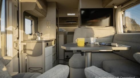 Very nice 4-6p Hymer integrated from 2021