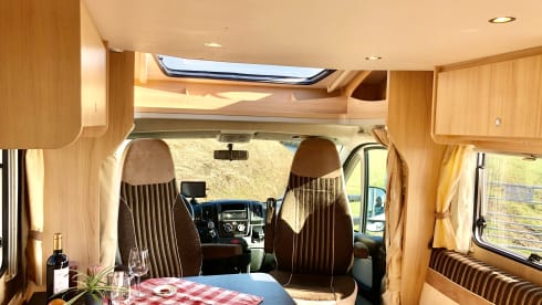 Very nice and complete spacious family camper for 2-4 persons