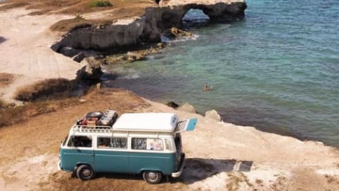 Comigo – Vintage Volkswagen Vacation Bus