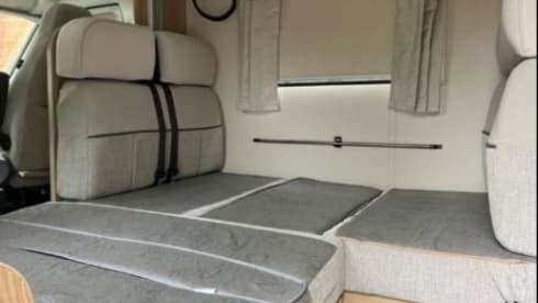 Jeffrey  – 6 berth Peugeot - Elddis Autoquest 196