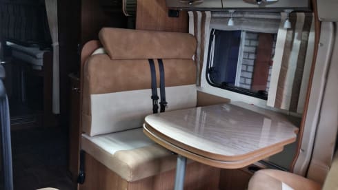 2p A. 3P Bürstner semi-integrated from 2014