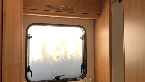 Sunrise  – Ford Alcove met 6 slaapplaatsen vanaf 2012