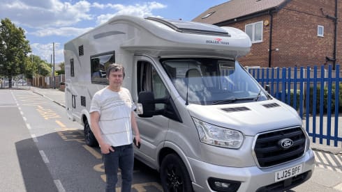 2025 Roller Team 707 Auto  – 5 sleeper/5 belts. Auto, bunks, large lounge  