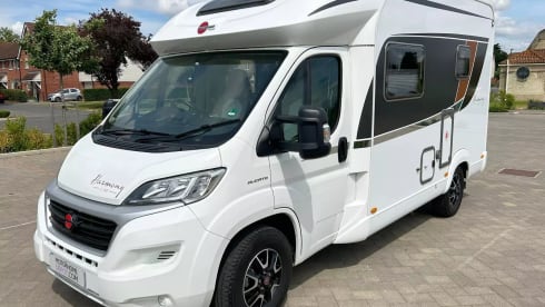 Kayden – 4 Berth Luxury Motorhome