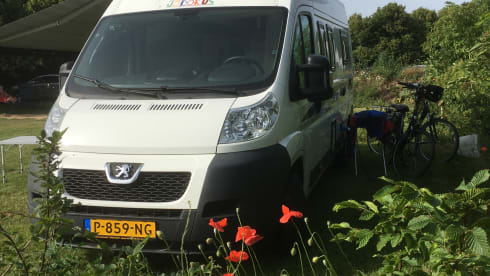 Jodokus – 2p Peugeot bus uit 2012
