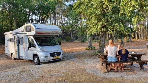 Lucky – Spacious and complete camper (7p-2012-euro5)
