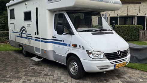 6-sitziger Mercedes-Benz Alcove aus dem Jahr 2002
