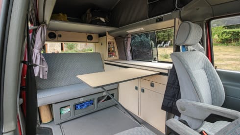 Robuster VW T4 California Bus bereit für Abenteuer!