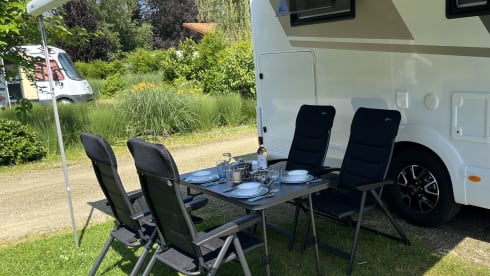 Tweede thuis op wielen. – New 4p Fiat semi-integrated motorhome from 2023