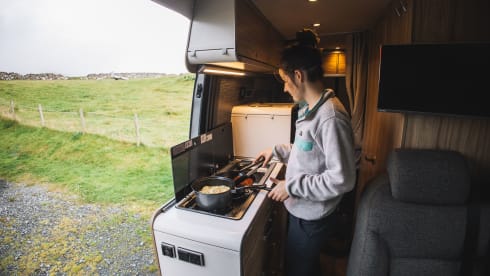 Miss Daisy (Dog Friendly) Discount available on bookings two weeks or more.  – 4 berth Mercedes-Benz campervan (SALE ON)