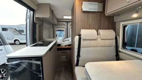 Wild Compass – 4p Carado bus uit 2025