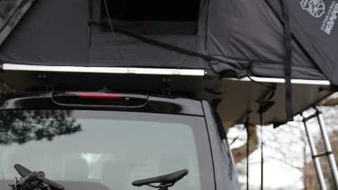 The Rig – LANDROVER DISCOVERY HSE WITH 4 BERTH iKAMPER ROOF TENT