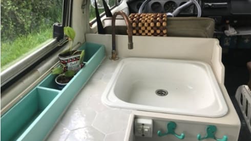 Comigo – Vintage Volkswagen Vacation Bus