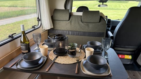 Tom & Mel – 🏝️ - OUT TIME - 🏞️