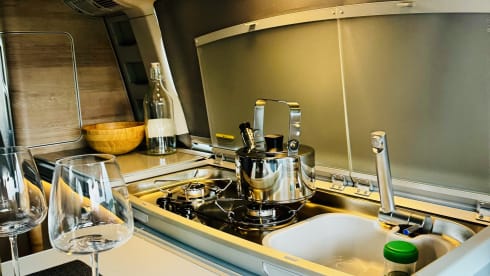 Maggie – VW California Surf - Sleeps 4, home comforts! Heater