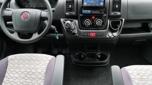 McLouis 5 Menfys Silverline, Sleep / 4 Seats.