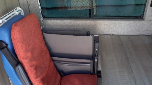 2p Anderer Bus aus dem Jahr 2017