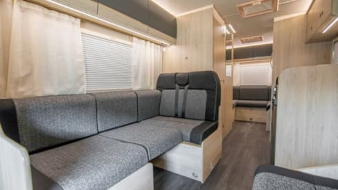5 berth Auto Trail Expedition C72 2022