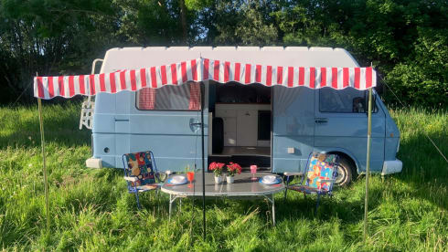 Nice Volkswagen bus camper, ready for adventure!