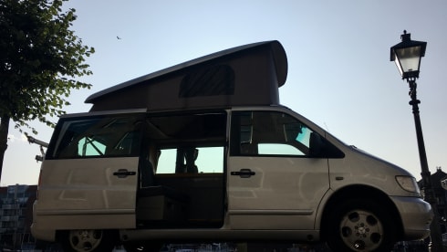 Campert (op zn Rotterdams) – Mercedes Vito 112cdi camper van (2002) - automatic