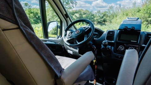 YOURMOMENTS_Vanlife  – Escape to nature with our luxurious off-grid camper bus 