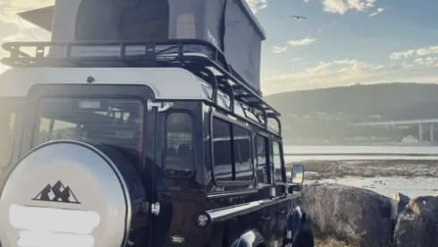 Landrover Defender 110 With Tentbox Accommodation 