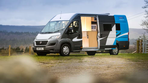 Lottie – Large 2 Berth Campervan