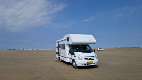 Hymer Carado A366 – Lovely spacious family camper! 