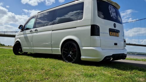 The Poacher – VOLKSWAGON T5 LWB