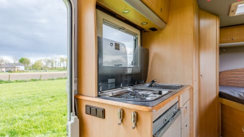 Mercedes Karmann Ontario - practical family camper