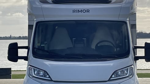 Schink – 5p Fiat semi-integrated uit 2021