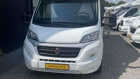 Glamping! – 5p Adria Mobil semi-integrated uit 2021