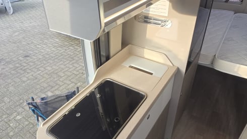 The nardo grey lander  – 2p Carado bus from 2019