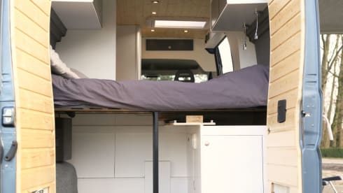 Jan – Jan │ Citroën Jumper 2 person camper bus