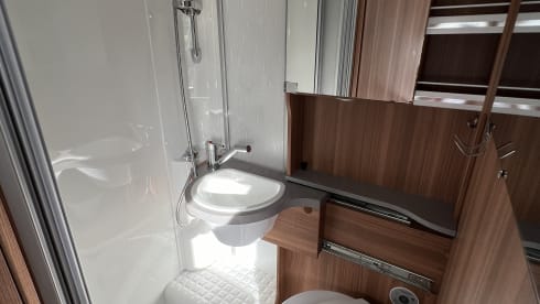Red Pepper – Nice compact camper (2019) for 2 people
