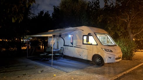 FORSTER 738 EB, 4 persons, garage and scooter included